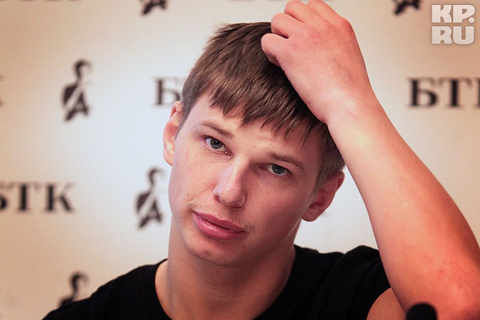 Андрей Аршавин после поражения на Евро-2012 заявил болельщикам: «То, что мы не оправдали ваших ожиданий, это ваши проблемы», и на него обрушилась волна общественного гнева