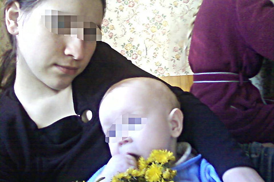 Маленькая Николь вместе со своей мамой - Анной Карповой.