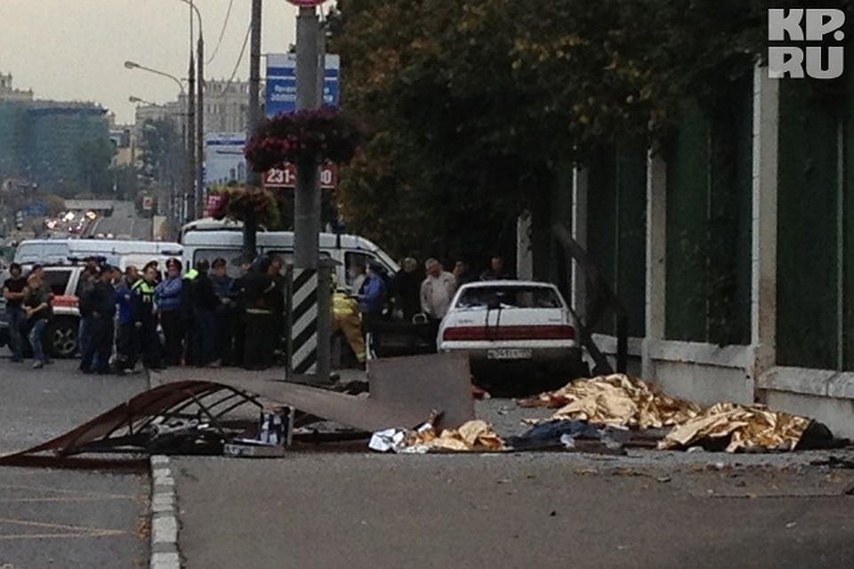 Пьяный водитель влетел прямо в остановку