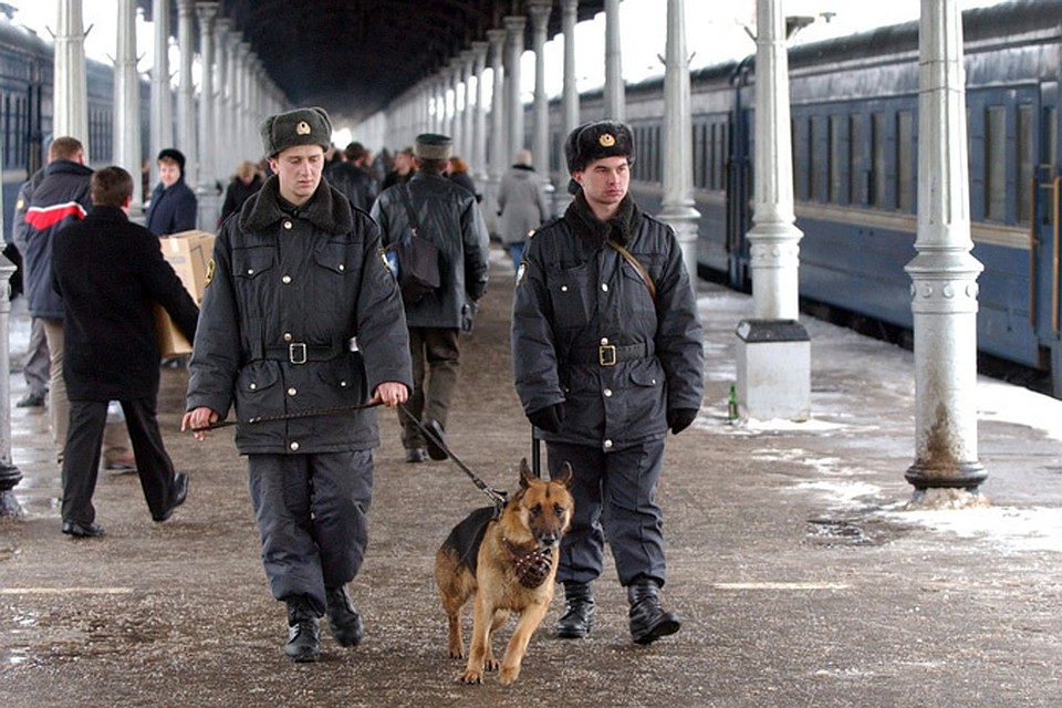 Улыбнитесь: за вами следят с привокзальной площади до посадки в вагон.