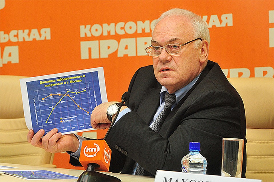 Главный онколог столицы Анатолий Махсон в пресс-центре "Комсомолки"