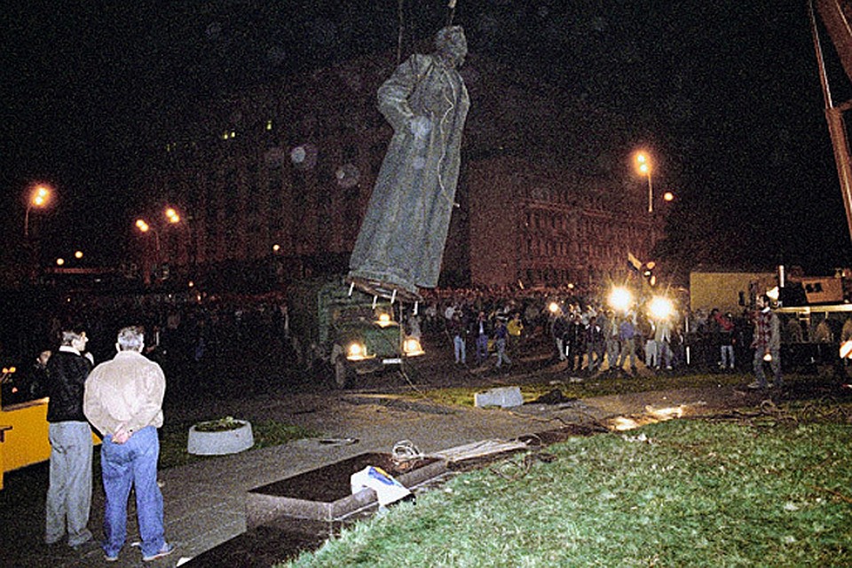 Август 1991-го года. "Железного Феликса" свергают с постамента