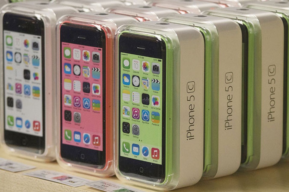 Apple не может продать 3 млн уже изготовленных iPhone 5c
