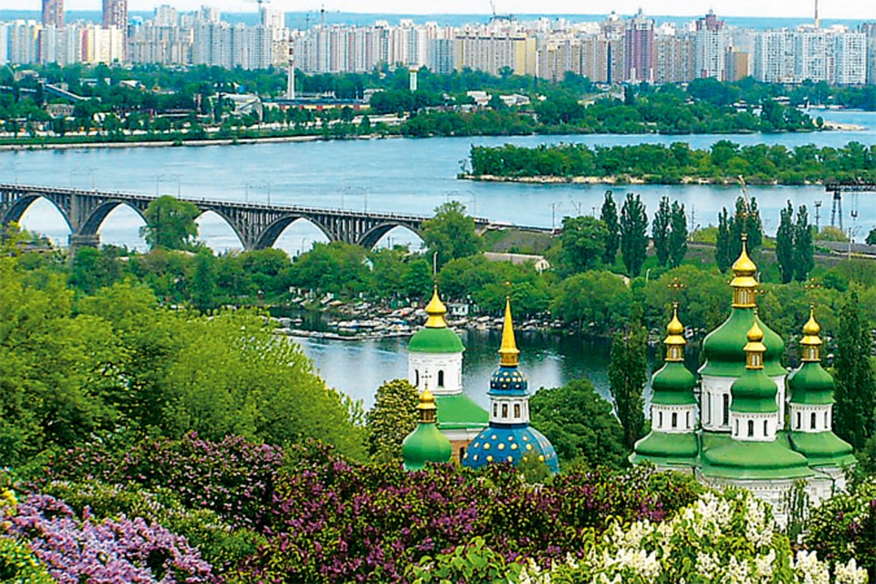 В Украине невозможно отказаться от еды!