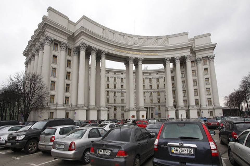 Киев намерен запретить въезд в Украину 500 российским деятелям