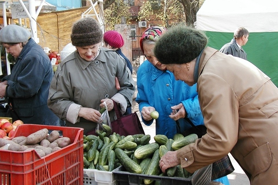 У каждого продавца на рынке есть свои постоянные покупатели, которые не променяют "знакомую" палатку на прилавок в супермаркете