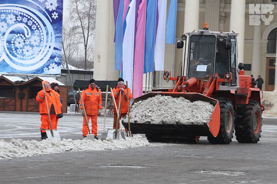 Городские власти интерес к работе стимулируют самым надежным способом: повышением зарплаты работникам ЖЭСов.