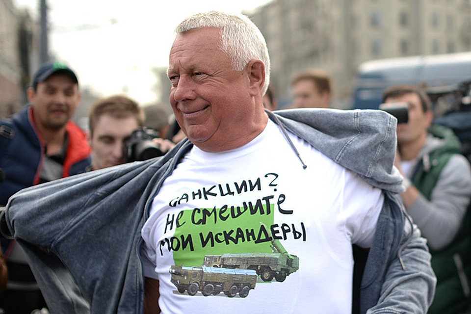 69% опрошенных уверены, что Россия должна продолжать свою политику, несмотря на санкции