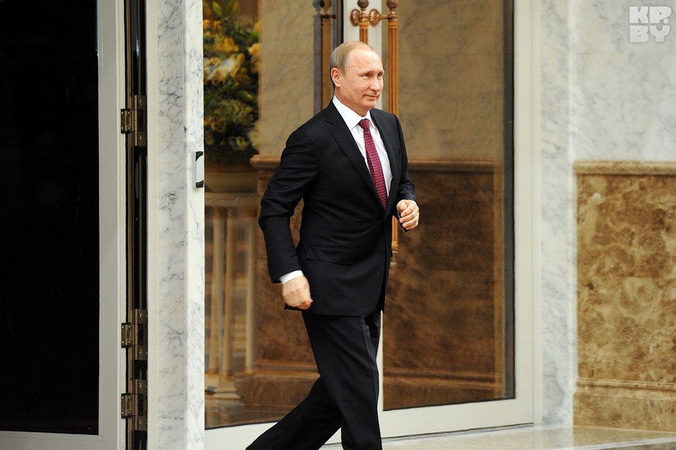 Владимир Путин приехал в Минск явно в хорошем настроении. И позже всех остальных. Фото: Виктор ГИЛИЦКИЙ