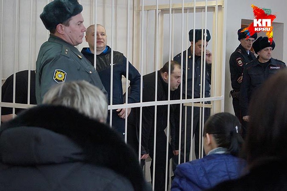 За группировкой предполагаемых вымогателей следило множество полицейских