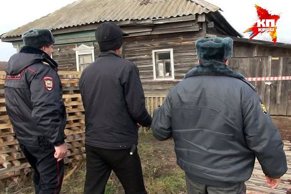 Следователи считают, что девочку убили в апреле 2013 года. А тело - сожгли. Фото: кадры записи следственного эксперимента.