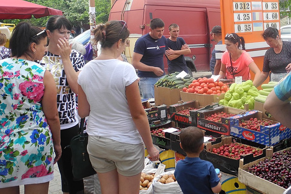 Рынок в Комрате полон даров щедрой Буджакской степи. Фото: Сергей ПОНОМАРЕВ