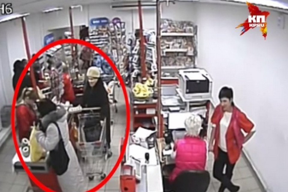 Фото: стоп-кадр с камеры наблюдения в магазине "Магнит"