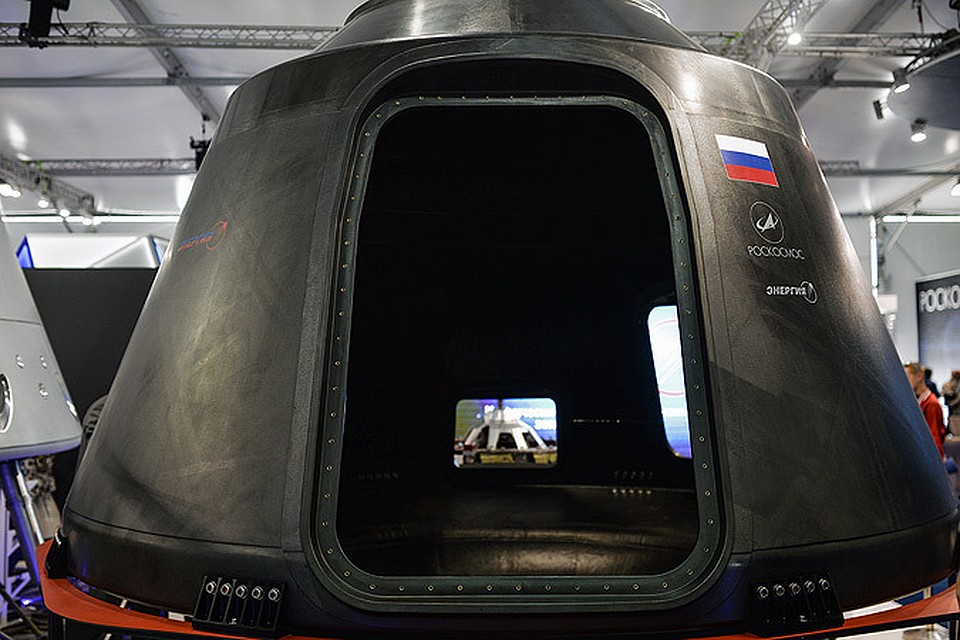 Корпус командного отсека на стенде РКК "Энергия" на Международном авиационно-космическом салоне МАКС 2015 в подмосковном Жуковском.