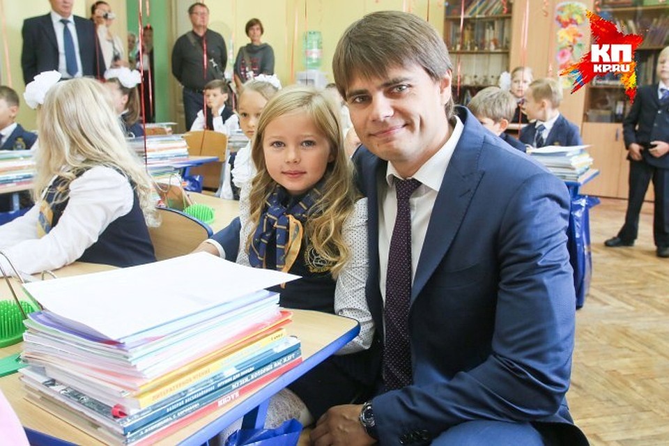 Сергей Боярский произнес речь на линейке