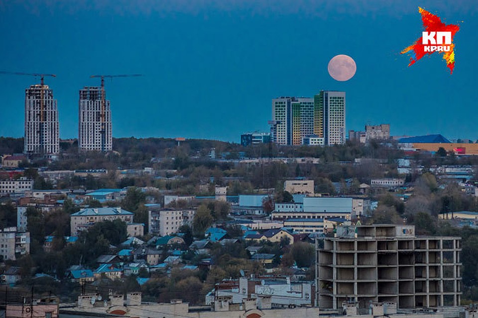 Кровавая Луна повисла над Нижний. Фото: Руслан САМАРИН