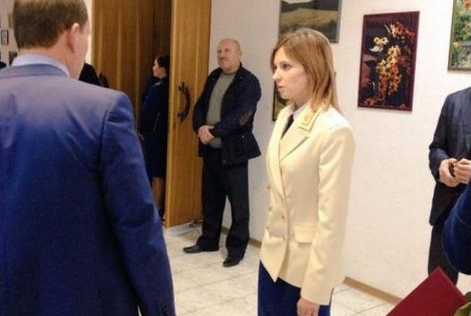 Наталья Поклонская появилась на людях в генеральском кителе. Фото: @KorNew/Тwitter