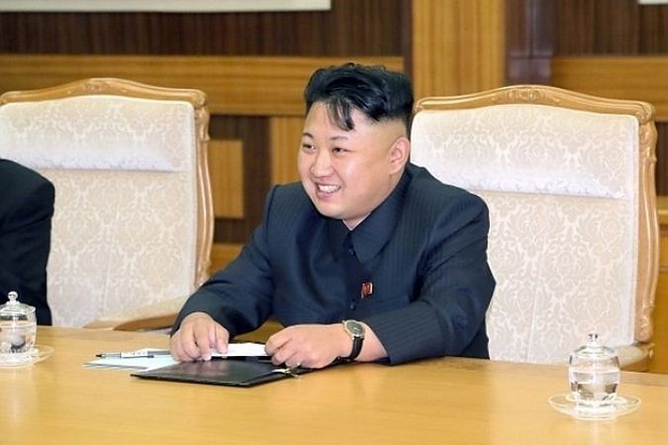 СМИ: Ким Чен Ын умеет петь и играть на гитаре