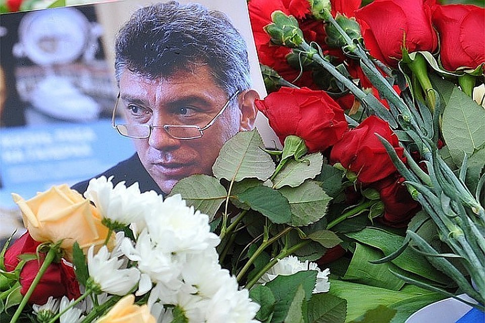 СК России заявило об окончании следствия по убийству Немцова и знакомит с обвинительным заключением адвокатов.