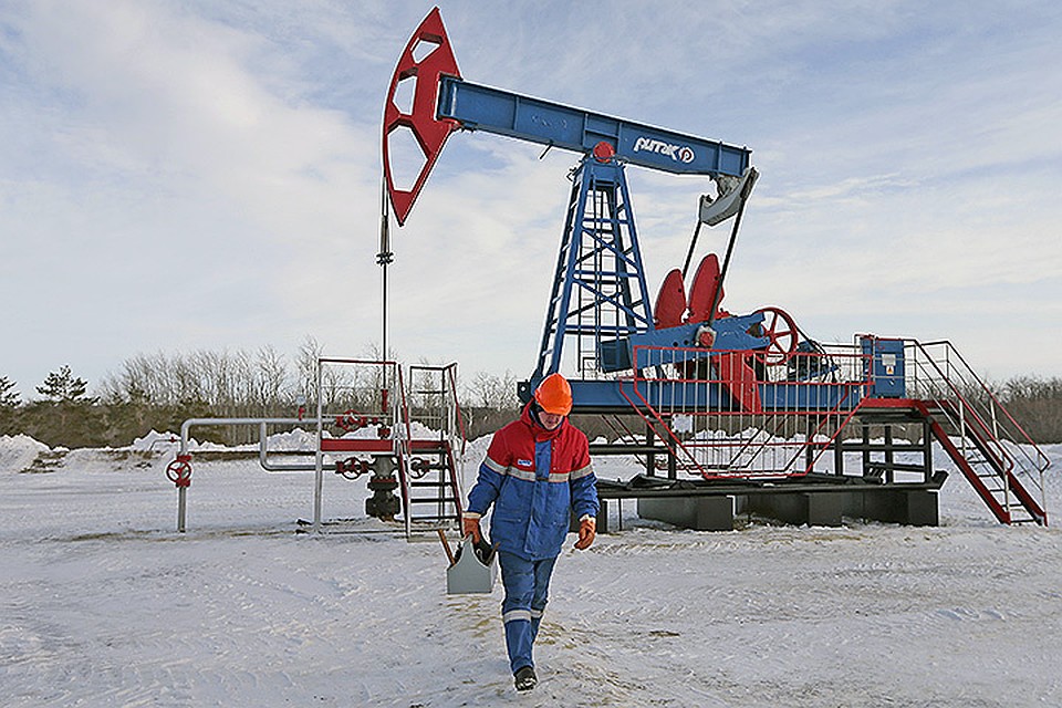 В минувший понедельник котировки нефти сумели взобраться до уровня в 41 доллар за баррель. Фото: Дмитрий Рогулин/ТАСС