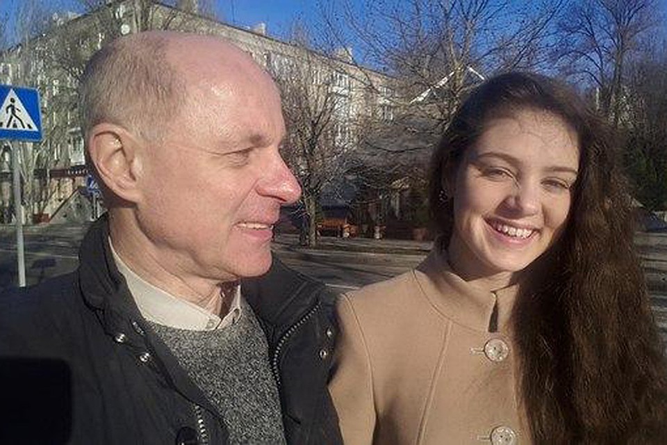 Будущие молодожены не стесняются вместе появляться в публичных местах
