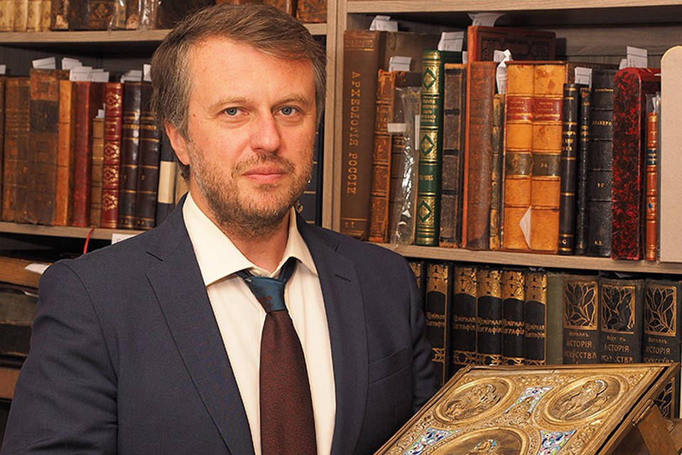 Весь тираж «Бесов» был уничтожен по распоряжению Сталина, - объяснил секрет раритета директор аукционного дома Литфонд Сергей Бурмистров