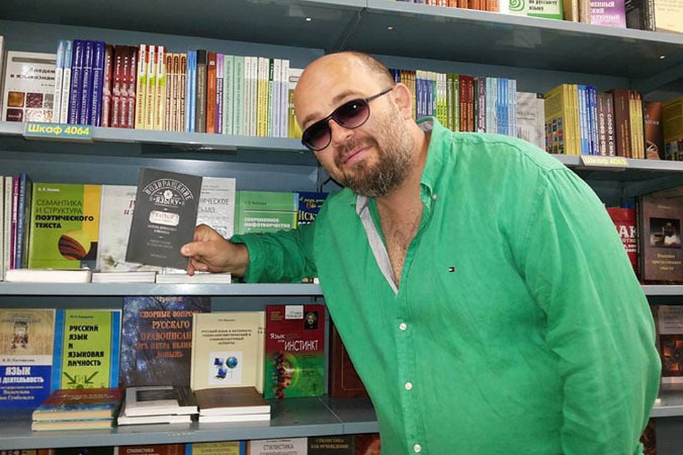 Писатель Олег Жданов читает книги и рассказывает о них в эфире Радио «Комсомольская правда»