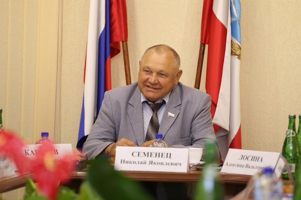 В Саратове депутат Николай Семенец презентовал собственную книгу «Жизненные вехи»