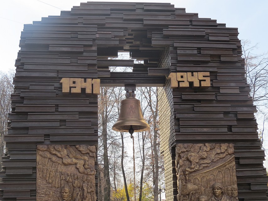 Памятник железнодорожникам фронта и тыла в Тюмени отмечен президентом РЖД