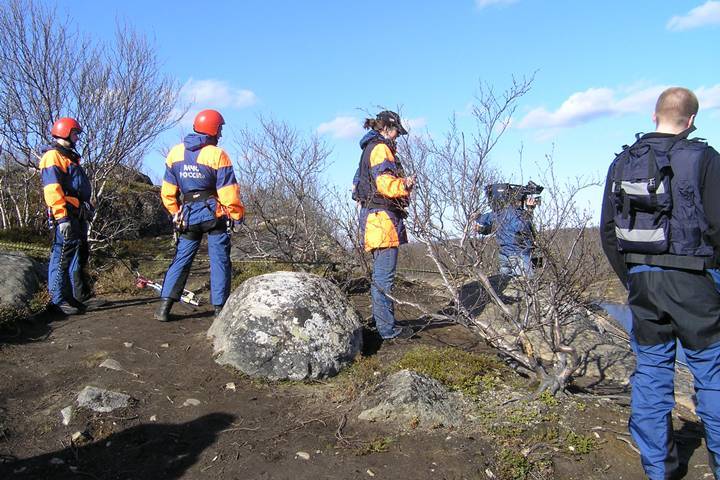 При свете дня проводить спасательную операцию проще, чем в темное время суток. Но работникам МЧС тревожный вызов поступил в районе часа ночи.