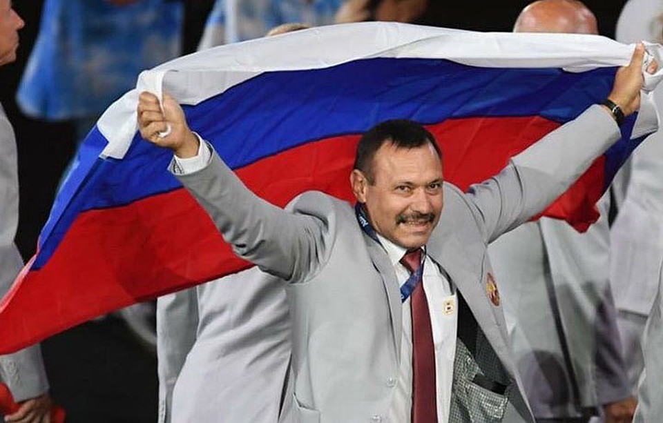 Флаг России на церемонии открытия нес Андрей Фомочкин. Фото: twitter.com