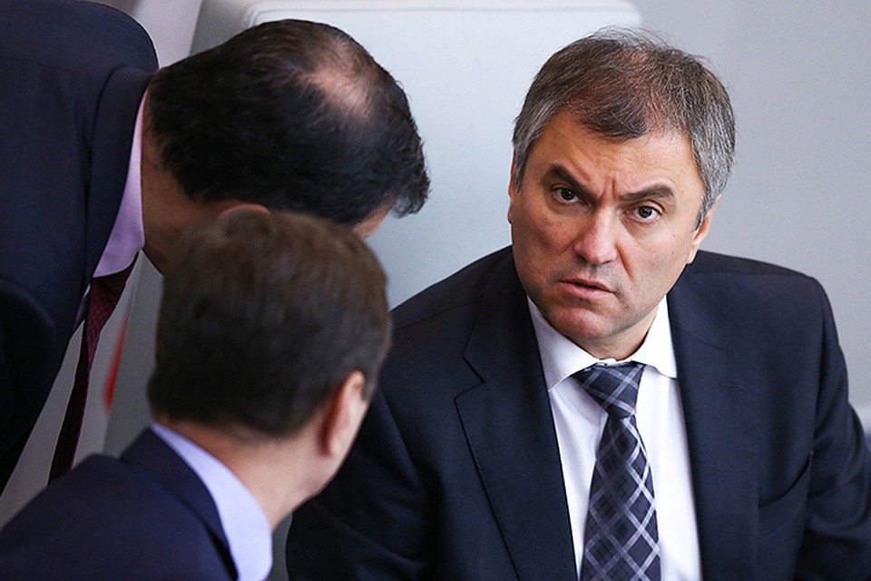 Нагнетать ситуацию не нужно, - призвал уже освоившийся в своей роли спикер нижней палаты парламента Вячеслав Володин. Фото: Станислав Красильников/ТАСС