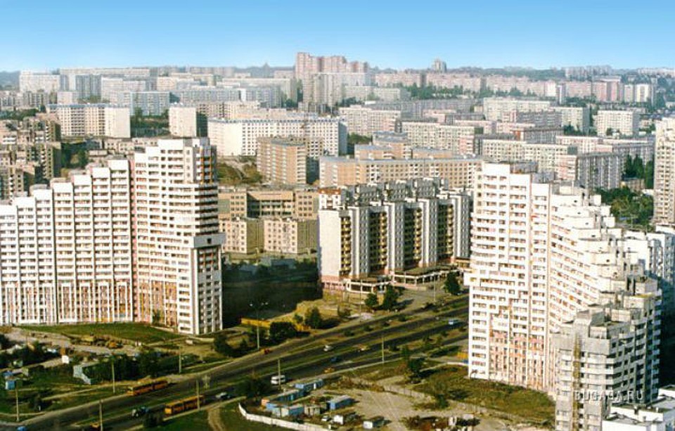 В городской цветовой гамме преобладал зеленый цвет.