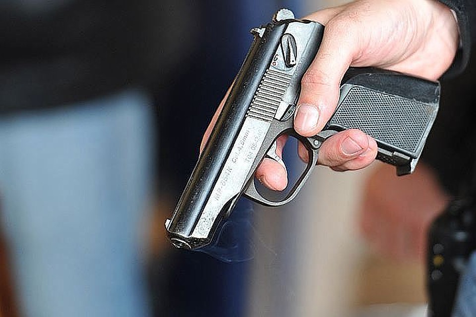 Холодное дуло пистолета студент почувствовал на своей шее