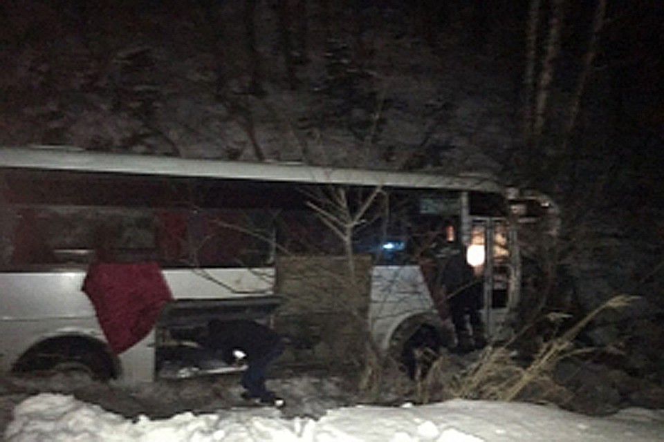 Автобус съехал в кювет, но не опрокинулся