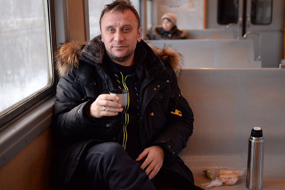 Владимир Ворособин согревается чаем