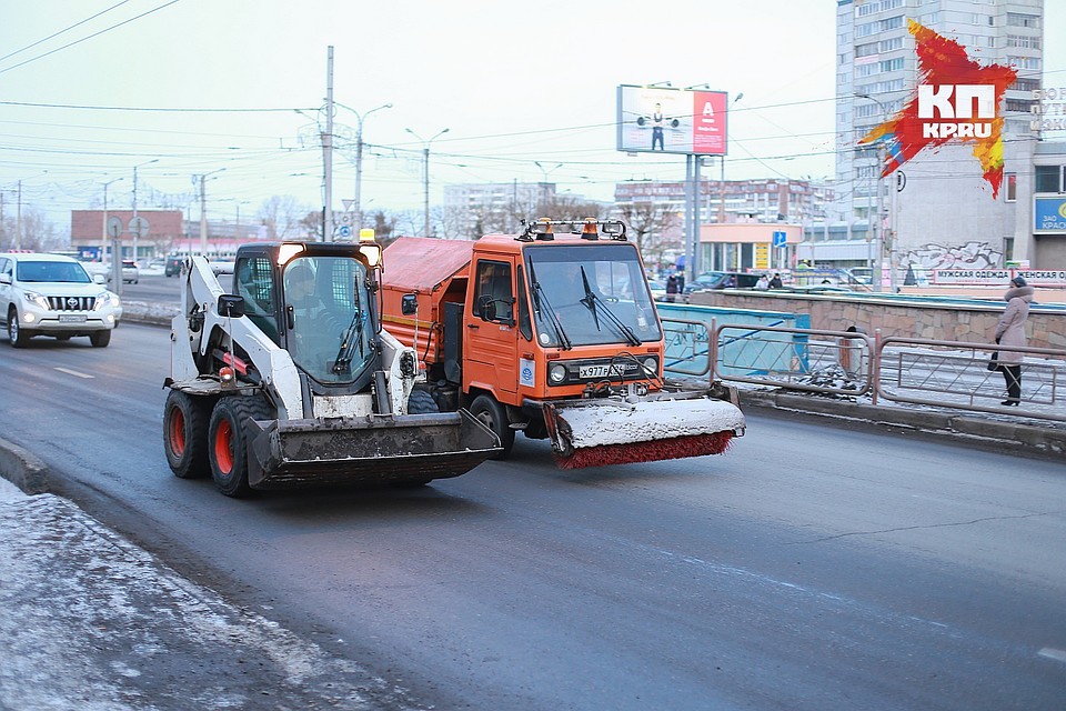На улицах города работает снегоуборочная техника