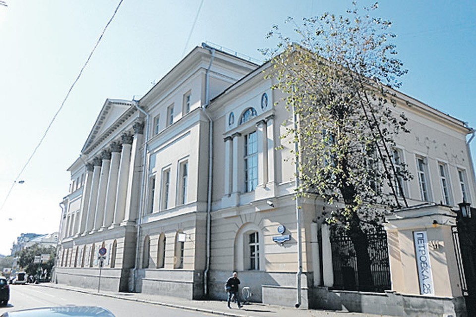 Романов переулок, 3. Станция метро «Библиотека им. Ленина»