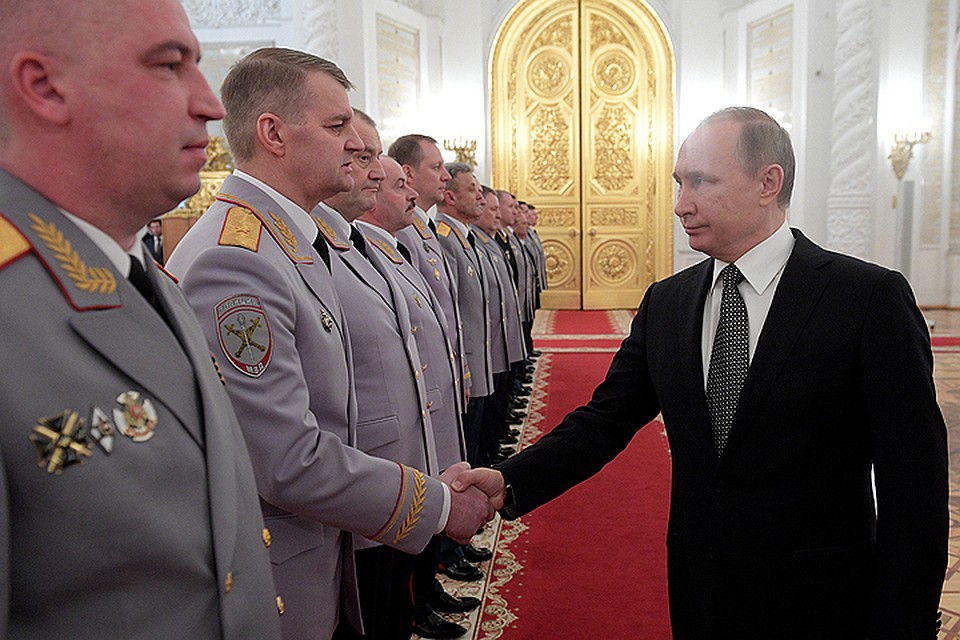 Президент РФ Владимир Путин во время встречи в Кремле с высшими офицерами и прокурорами по случаю их назначения на вышестоящие должности. ФОТО Алексей Дружинин/пресс-служба президента РФ/ТАСС