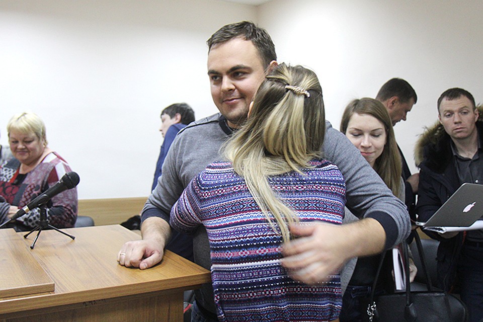 Полицейского, на которого завели уголовное дело после массового отравления "Боярышником", оставили под подпиской о невыезде в Иркутске