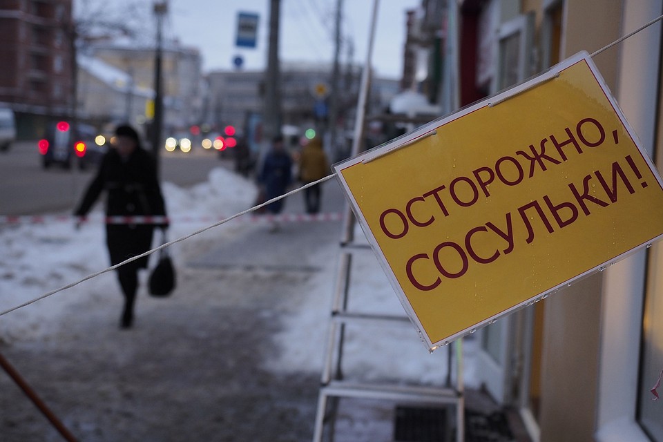 Смотрите под ноги и вверх.