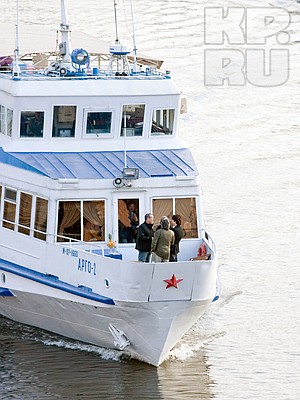Алла Борисовна отметила день рождения вместе со своими музыкантами, Максимом Галкиным и Игорем Николаевым на пароходике