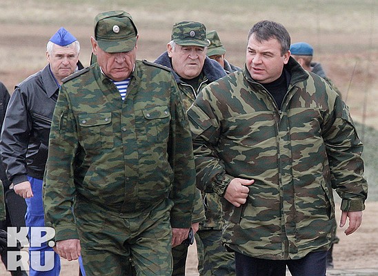 Анатолий Сердюков на оперативно-стратегических учениях "Центр-2008" в Оренбургской области.