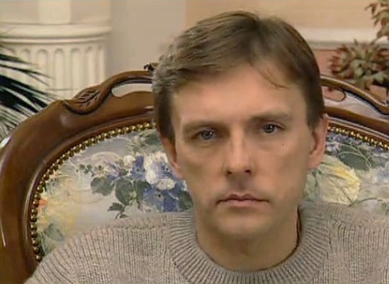 В 1995 году актера приглашает в свой сериал известный режиссер Александр Рогожкин. Алексея сразу же заинтересовал этот проект. К тому же его партнерами стали Александр Половцев и Сергей Селин, с которыми Нилов был давно знаком. Роль капитана Ларина сделала Нилова невероятно популярным и стала визитной карточкой актера. Во многом, успех сериала зависел от невероятно удачного подбора актеров на главные роли. Кстати, хоть Алексей и «сыт по горло «ментами», отзывается он о сериале невероятно тепло: «Уже лет 15 он меня кормит, и за это я ему очень благодарен». На съемках сериала Нилов знакомится с очередной женой Ириной Климовой. В одной из серий Ирина играла небольшую роль его одноклассницы, обратившейся за помощью к знакомому менту. После совместных съемок они поженились.