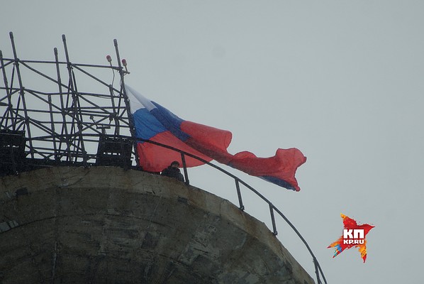 Трое активистов залезли на недостроенную телебашню, накануне ее сноса