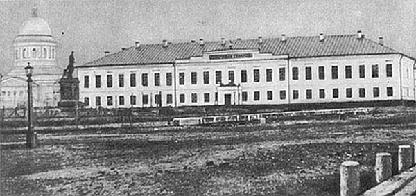 Ныне здесь обучаются младшие классы Гимназии №1.