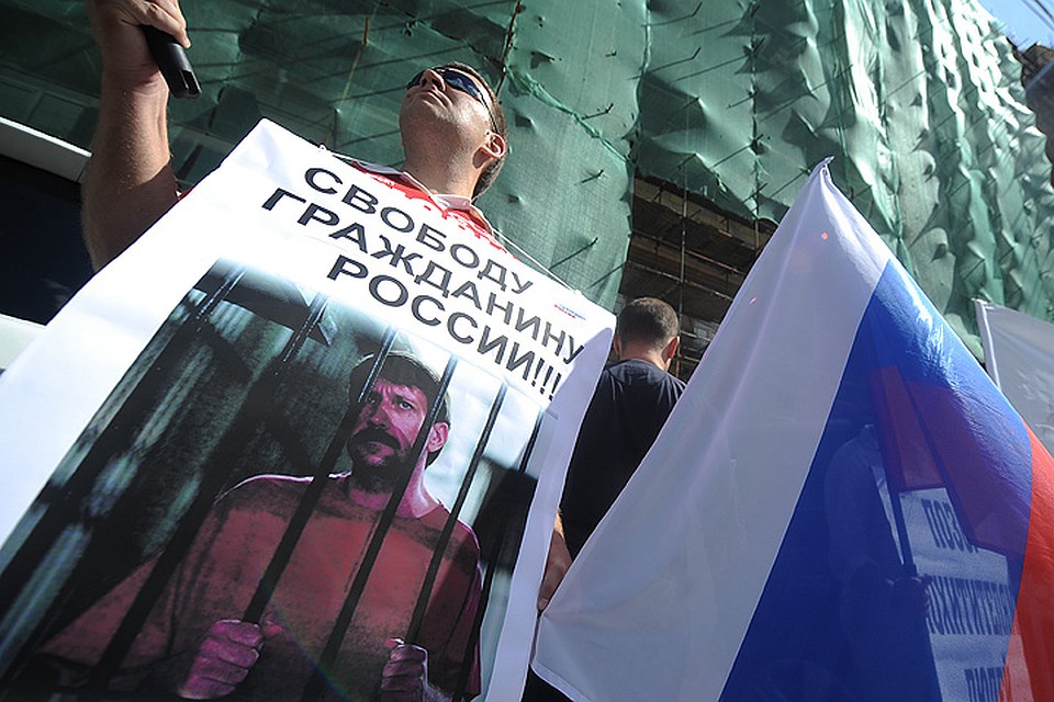 2012 год. Пикет у здания посольства США в поддержку бизнесмена Виктора Бута. Фото: ИТАР-ТАСС/ Александра Мудрац