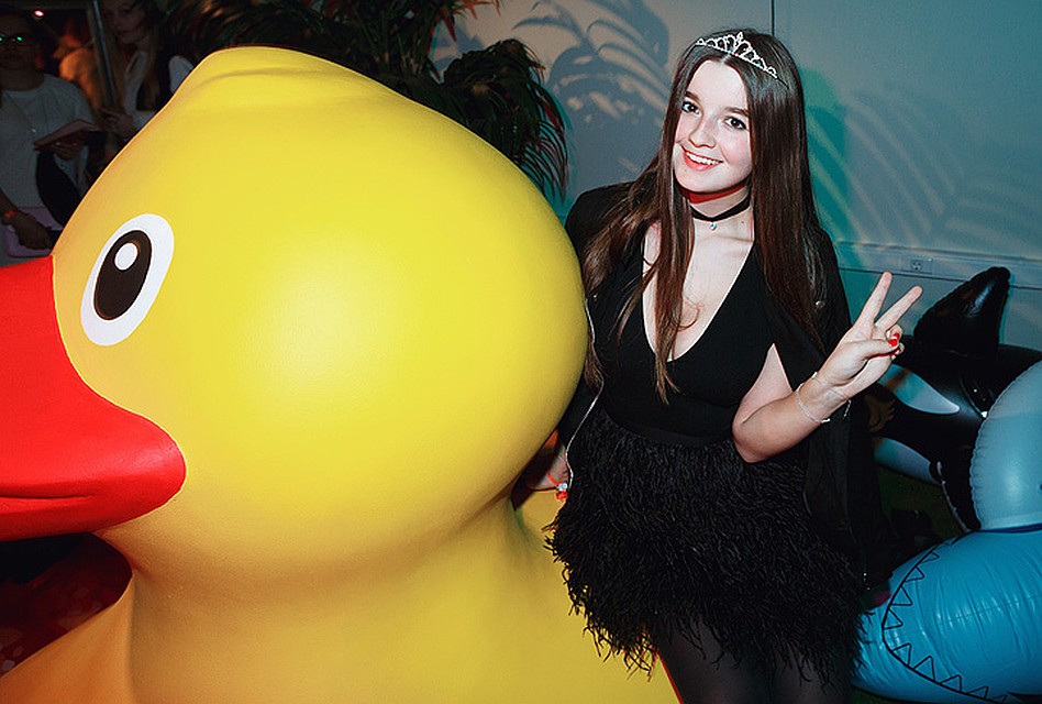 Саша Спилберг, Дина Немцова, Леся Кафельникова устроили