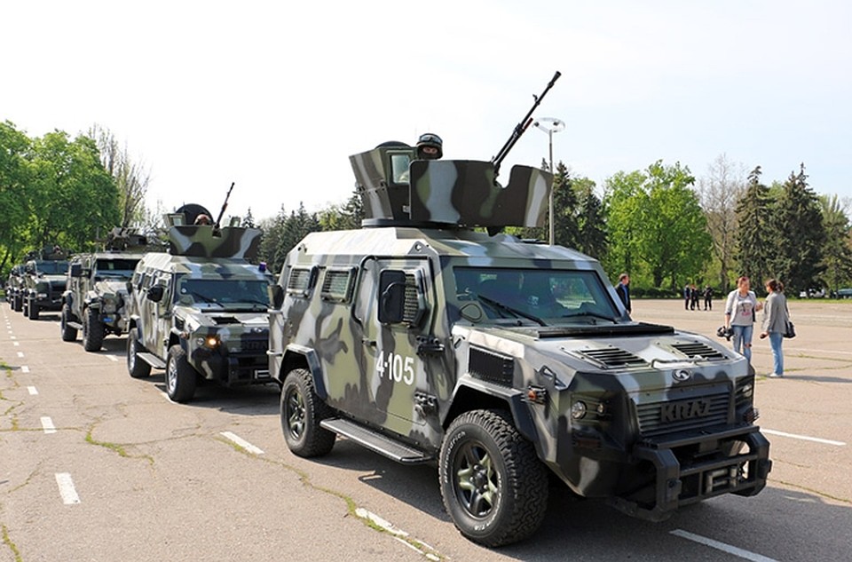 Бронетехника в мирной Одессе, далекой от линии фронта. Фото: МВД Украины