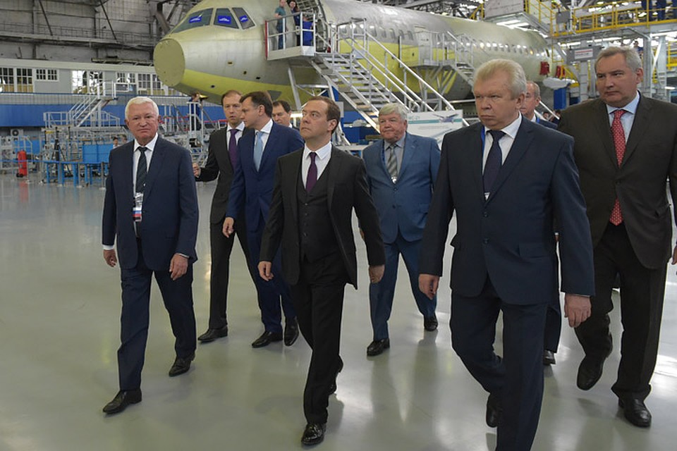 Дмитрий Медведев на авиазаводе "Иркут" Фото: Александр Астафьев/пресс-служба правительства РФ/ТАСС